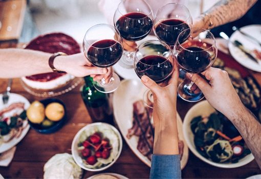 celebrate-christmas-with-your-favourite-people Group of people eating Christmas dinner together
