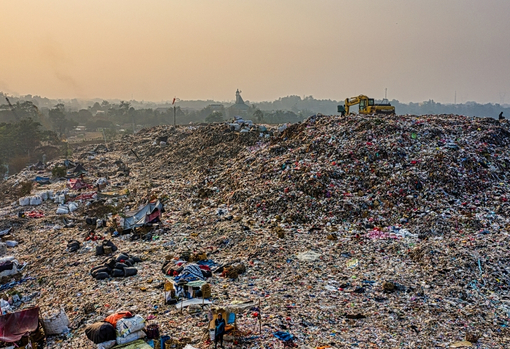 landfill-site-02 Large landfill site full of rubbish
